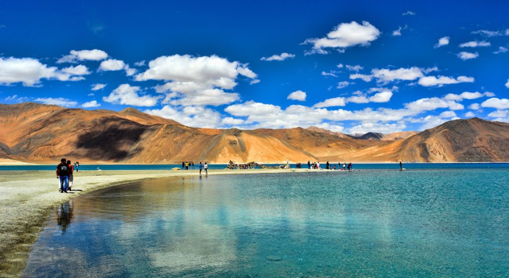 Pangong Tso lake (Ladakh,India)_sustainable traveling